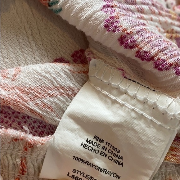 LOVE & PIECE Tropical Floral Smocked Crop Top Med - Picture 6 of 7